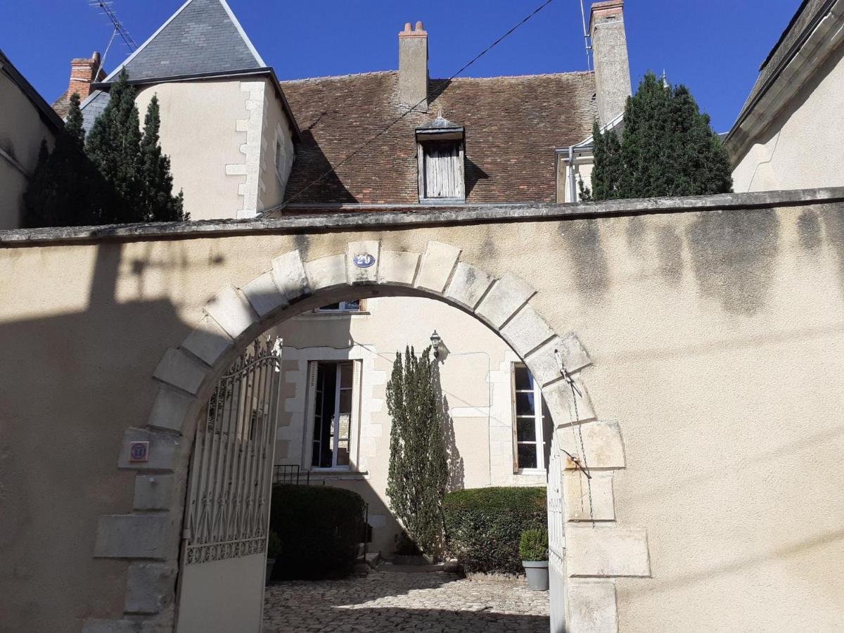 Апарт готель Le Logis De Saint Cyr Ісуден Екстер'єр фото
