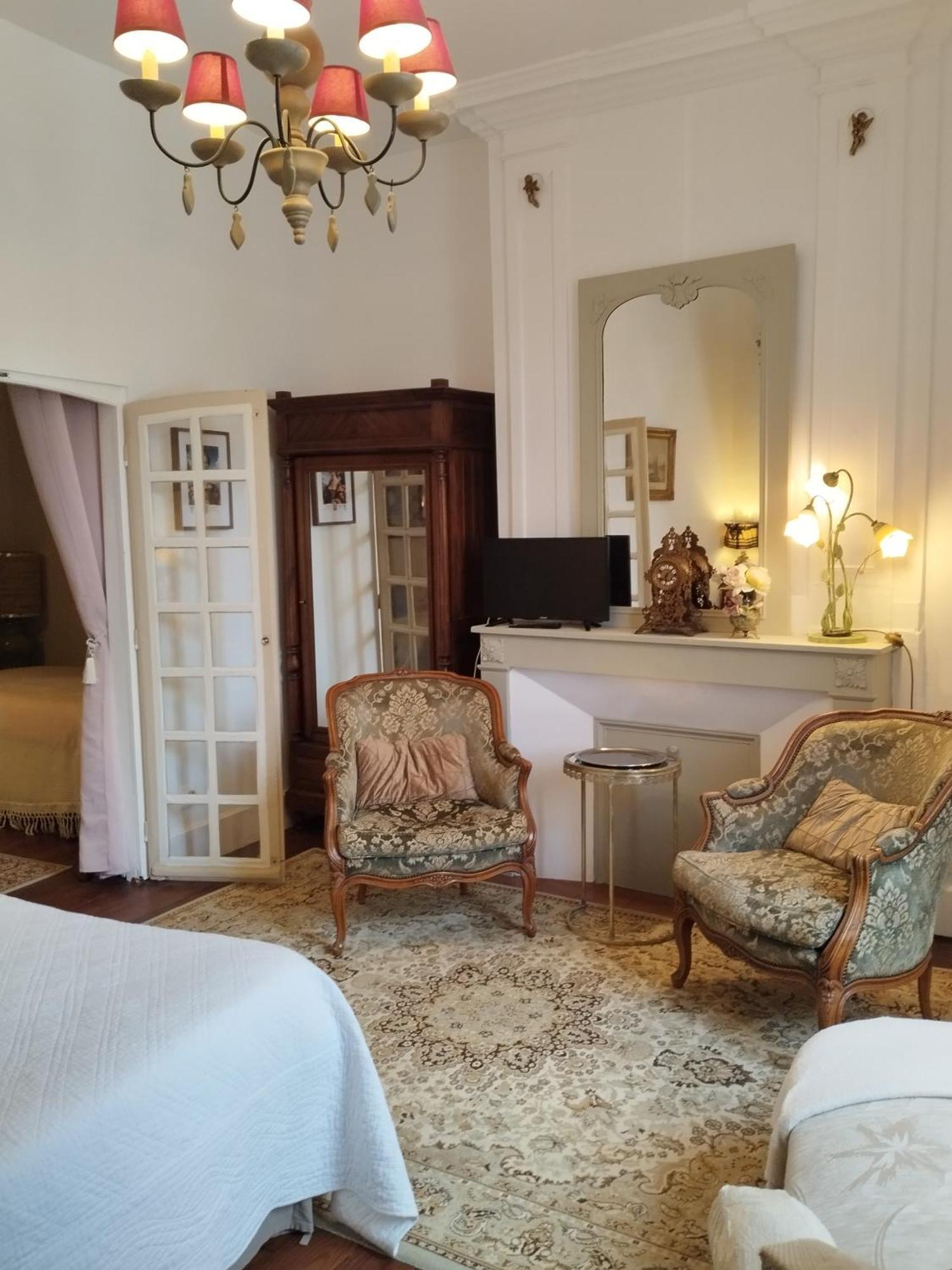 Апарт готель Le Logis De Saint Cyr Ісуден Екстер'єр фото